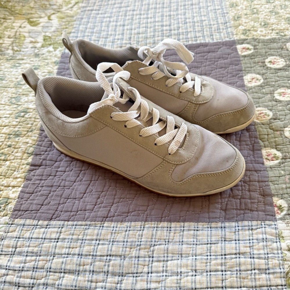 JustFab Gray Casual Sneakers